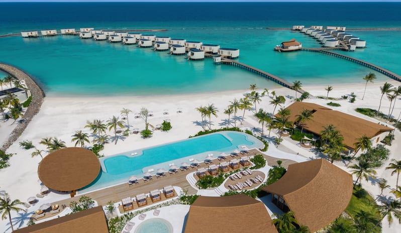 indian-ocean-holidays-maldives-centara-grand-lagoon-maldives-main-pool